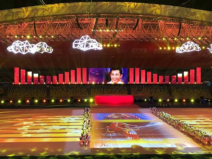 青島燈光音響租賃,青島演出設備租賃,青島LED屏租賃,青島舞美制作搭建