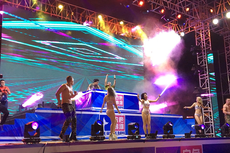 青島燈光音響租賃,青島演出設(shè)備租賃,青島LED屏租賃,青島舞美制作搭建