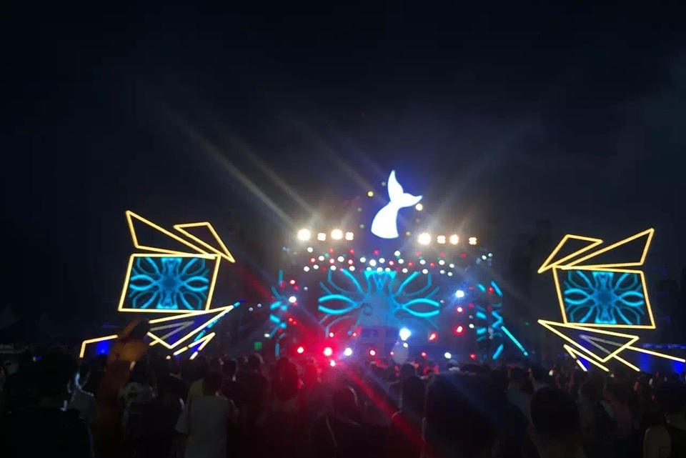 青島燈光音響租賃,青島演出設(shè)備租賃,青島LED屏租賃,青島舞美制作搭建