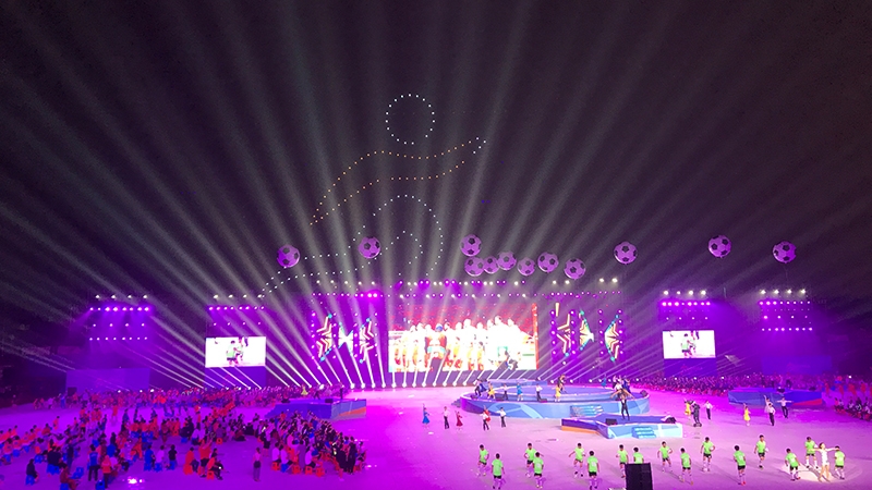 青島燈光音響租賃,青島演出設(shè)備租賃,青島LED屏租賃,青島舞美制作搭建